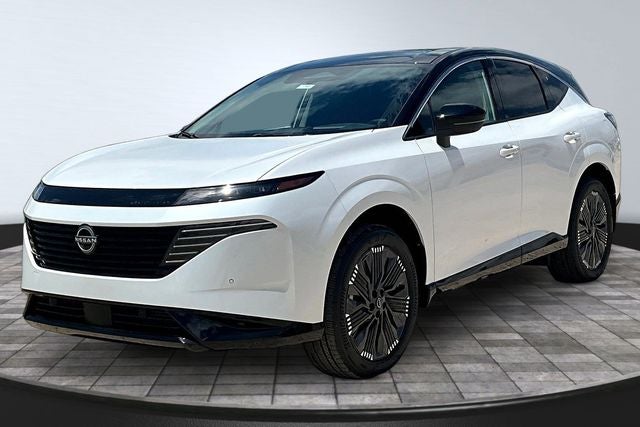 2026 Nissan Murano Platinum in Everest White Pearl/Black — front three-quarter view
