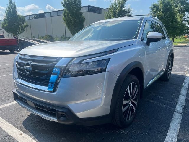 2025 Nissan Pathfinder Platinum in Brilliant Silver Metallic — front three-quarter view