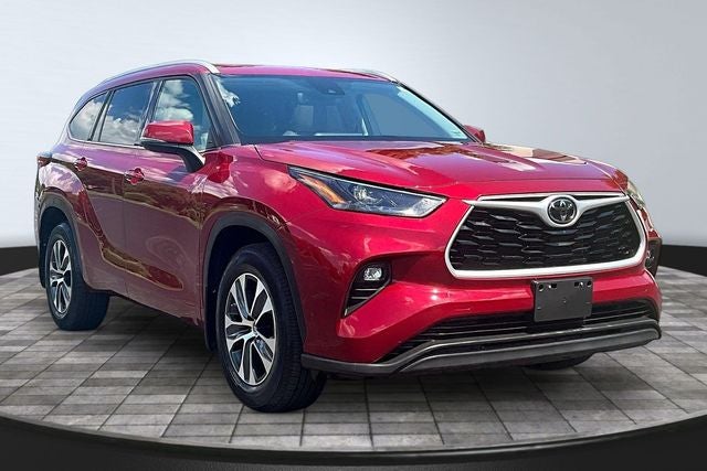 2022 Toyota Highlander — rear three-quarter view