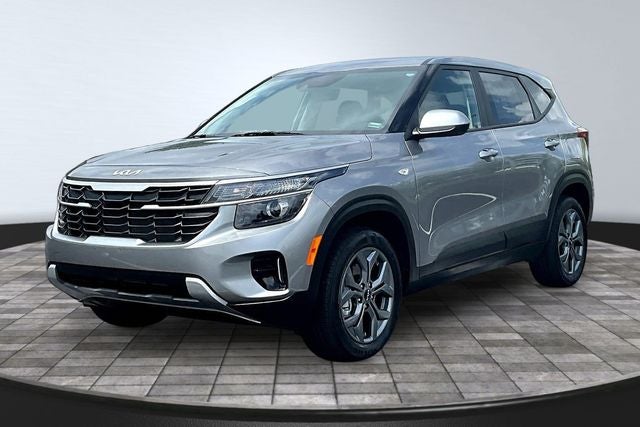 2026 Kia Seltos LX in Gravity Gray — front three-quarter view